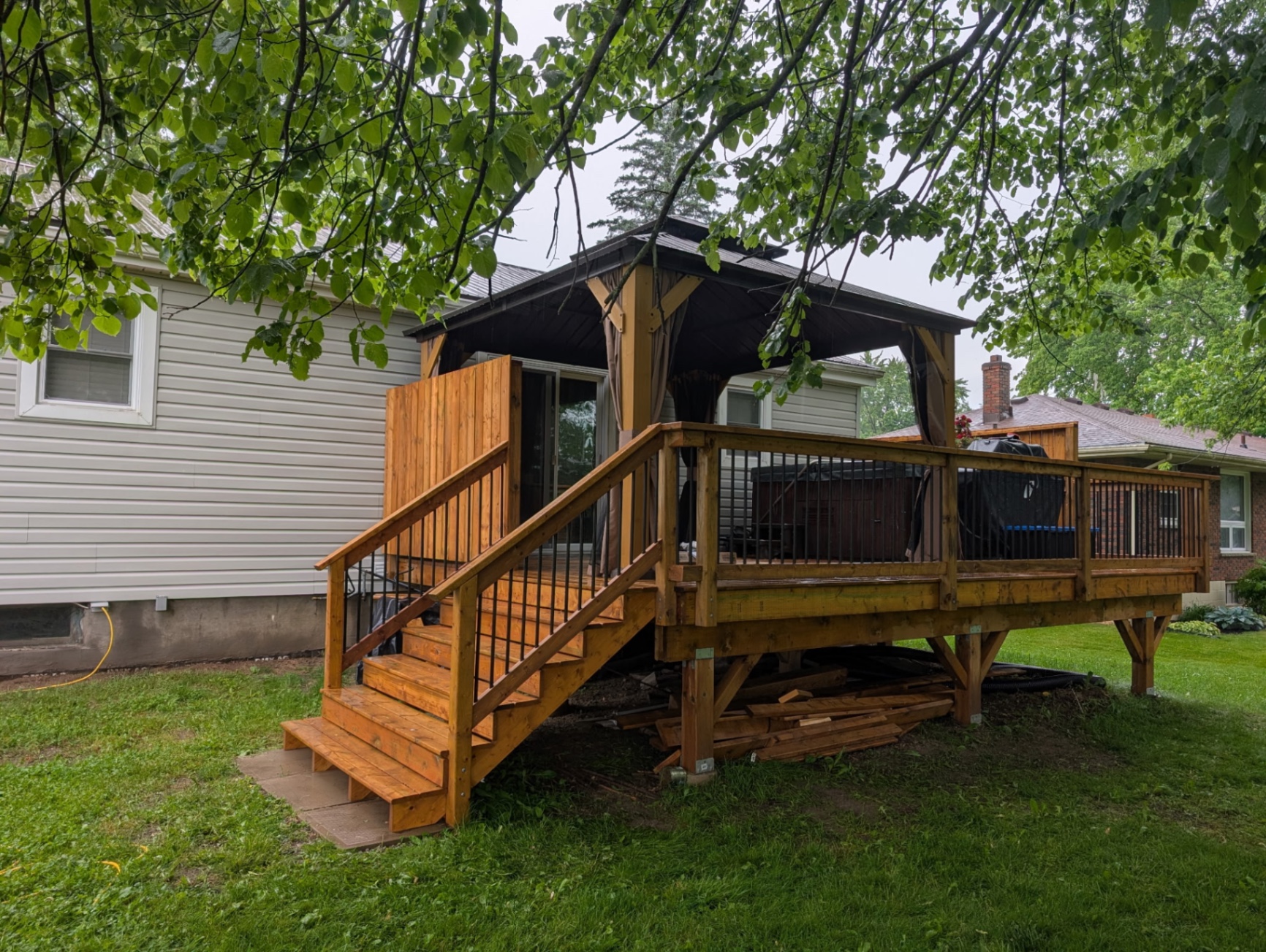 Deck with wood and metal railings